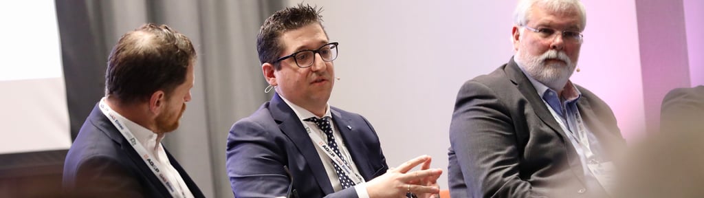 Image of Panos Mitrou speaking at gas event.